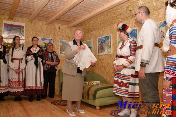 В деревне Милашово появилась необычная картинная галерея в сельхозпостройке