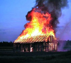 Утром бушевало пламя в деревне Подъельцы