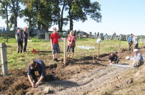 Живет память про умерших предков