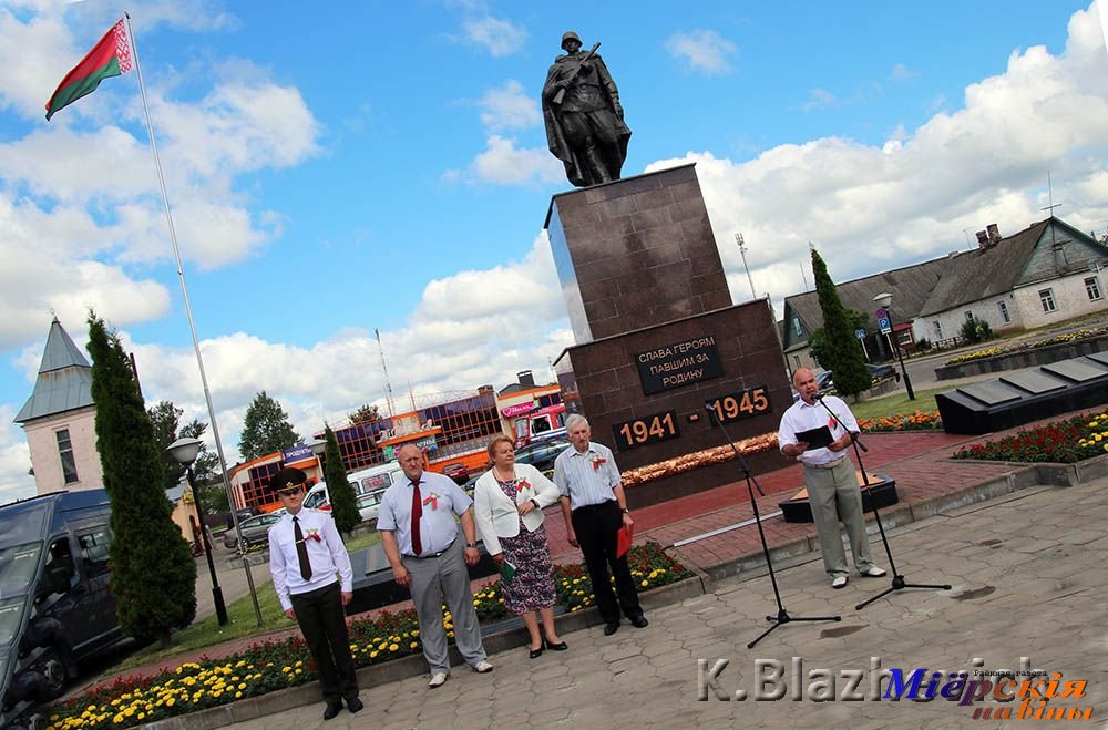 На площади Памяти погибших бойцов в Миорах прошел митинг ко Дню Независимости