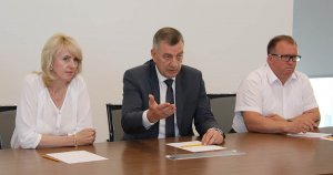 Председатель Постоянной комиссии по экономике, бюджету и финансам Татьяна Рунец приехала на встречу с трудовым коллективом Миорского МПЗ