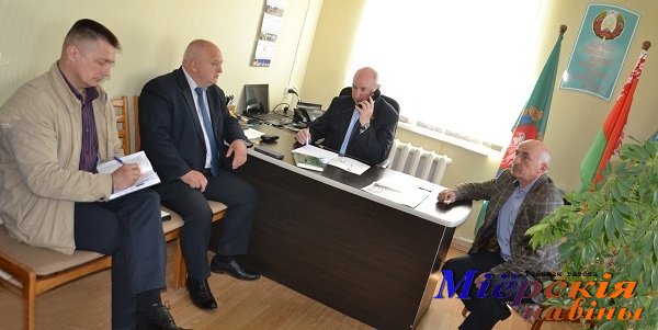 Член Совета Республики, депутат Владимир МАТВЕЕВ провел прием граждан в Перебродском сельисполкоме
