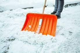Горячая линия помощи в уборке снега одиноким и пожилым людям действует в Миорах