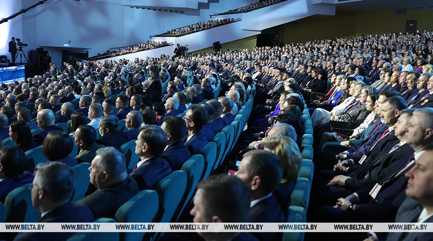 "Белорусам надо становиться еще сильнее" заявил Александр Лукашенко на заседании седьмого ВНС