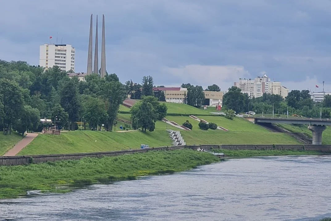 Низкий уровень воды затрудняет работу речного транспорта на Западной Двине в Витебске