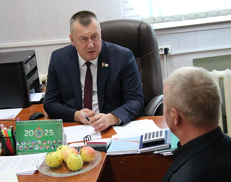 Депутат Анатолий Сивко на приеме на Миорщине: дороги и социальная поддержка в центре внимания