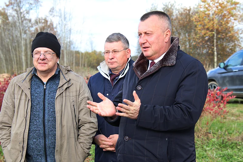 В рамках визита на Миорщину депутат Анатолий Сивко встретился с трудовым коллективом КФХ «Демский сад»