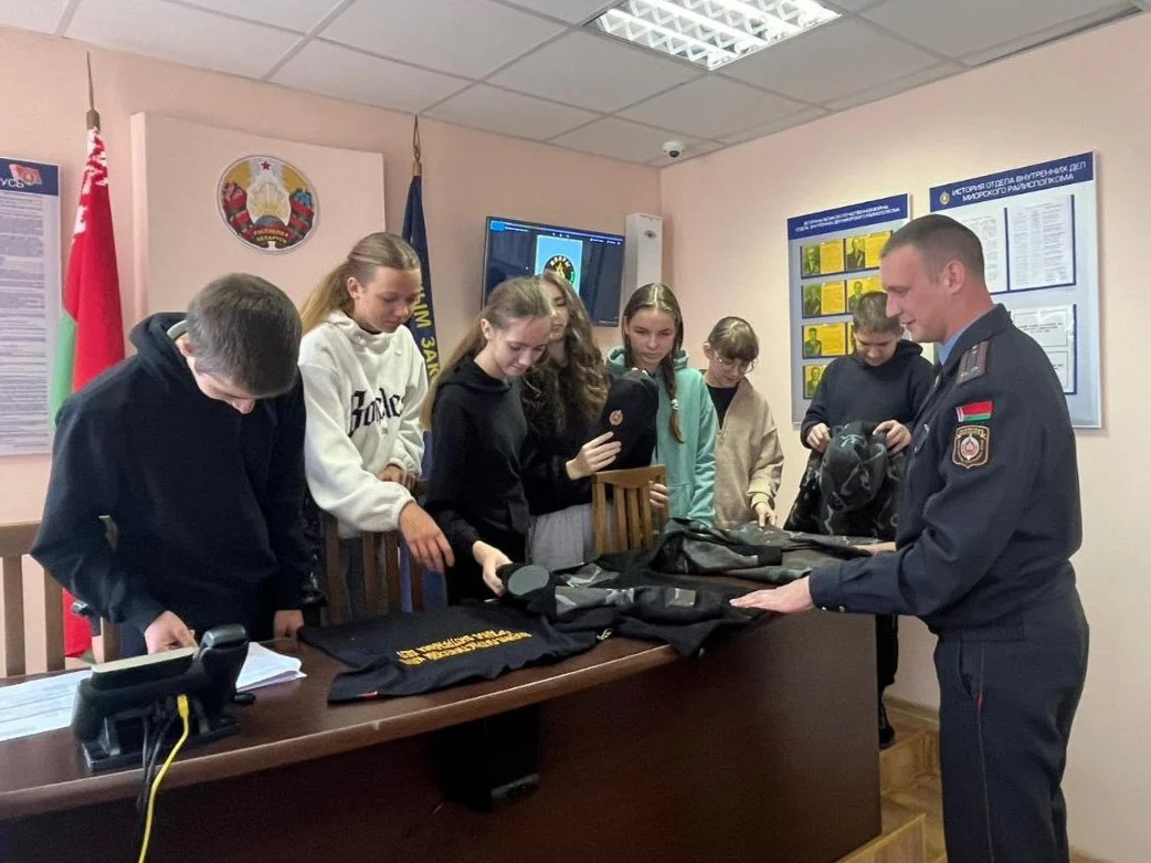На базе Миорского РОВД проведено занятие с воспитанниками военно-патриотического клуба «Факел»