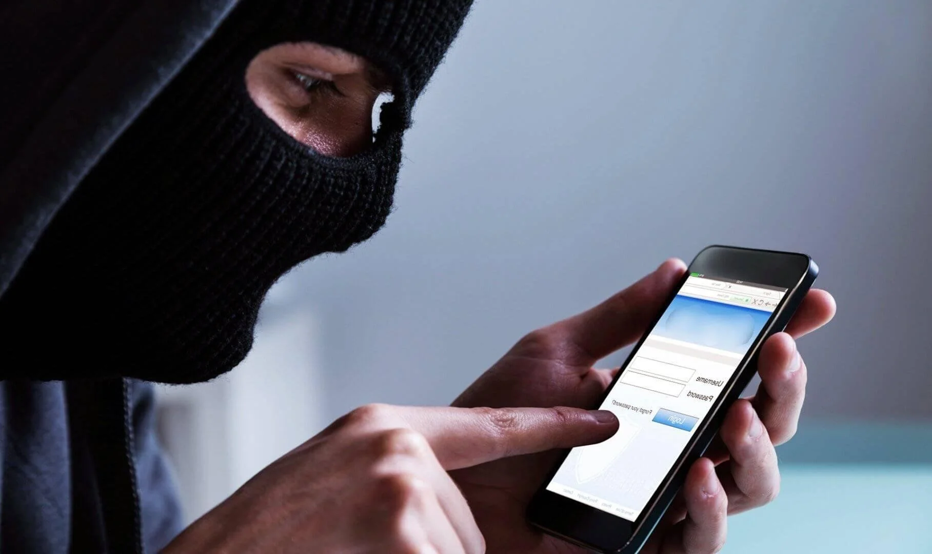 Телефонные аферисты используют новую схему обмана. Жертвами уже стали минские школьники 12 и 13 лет