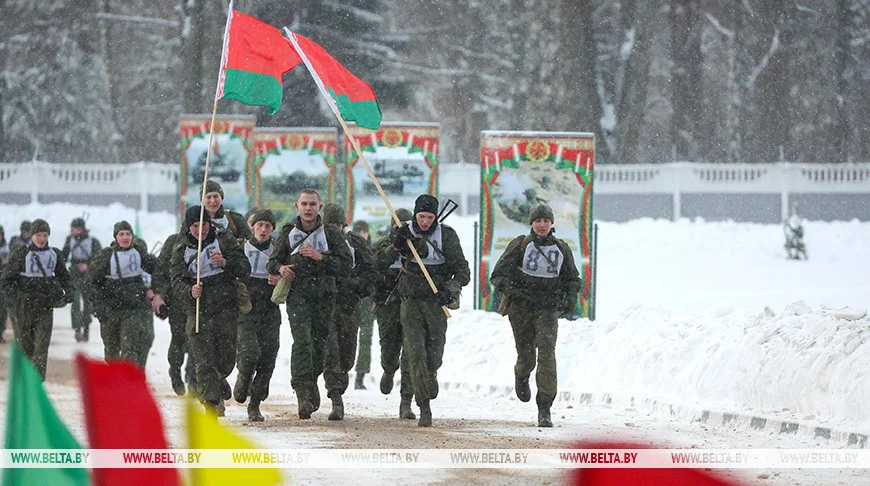 Внезапная проверка ВС продолжается. Бойцы сдают экзамен на выносливость